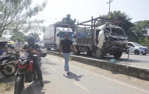 Así quedaron los vehículos tras el fuerte choque múltiple en el kilómetro 19,5 de la vía a la costa.