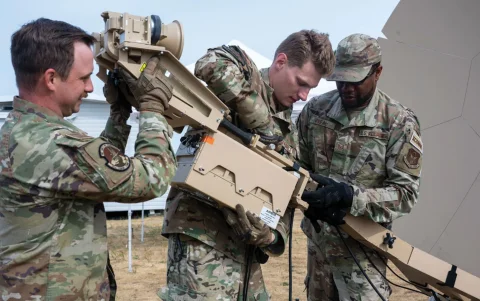 No es la primera vez que Palantir genera polémica: su tecnología ha sido utilizada en programas de vigilancia, control migratorio y operaciones militares de Estados Unidos.