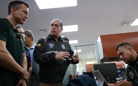 El presidente de la República, Daniel Noboa, estuvo en las oficinas de CNEL que fueron allanadas por una posible red de corrupción.