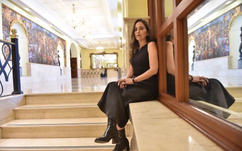 Gabriela Ponce es autora de títulos como Sanguínea, Flotar, pude y Antropofaguitas. Ocupa el cargo de directora artística y ejecutiva de la Fundación Teatro Nacional Sucre desde 2023.