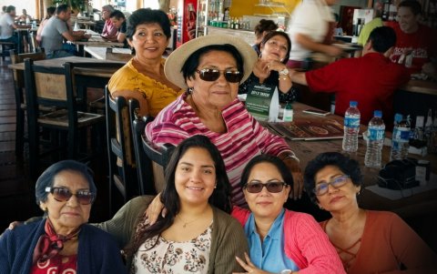 Mónica Reyes recuerda que su madre le enseñó la unión y el orden en casa.