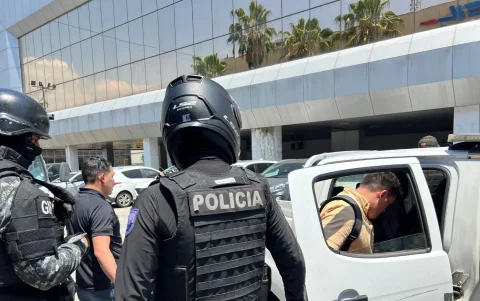 De acuerdo con las declaraciones de la ministra Inés Manzano, en los allanamientos se habría detenido a al menos 46 funcionarios.