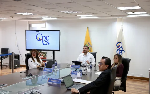 Vocales del Consejo de Participación Ciudadana y Control Social durante una sesión.