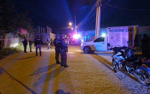 La policía llegó al barrio Jaime Roldós para el levantamiento del cadáver