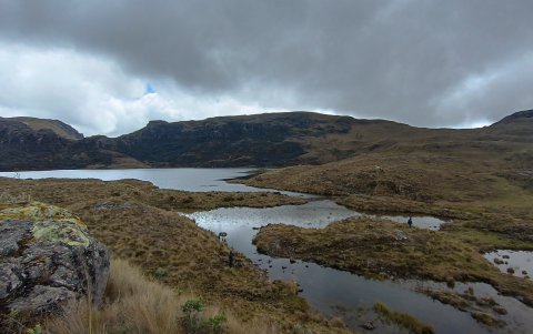 En la zona más alta de la laguna de Gengeno nace el río Galgal que es uno de los afluentes de la cuenca del Yanuncay.