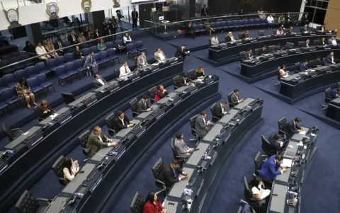 Asamblea de El Salvador aprobó reforma que cambia elección del TSE el 30 de abril.