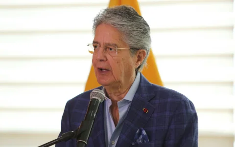 El expresidente de Ecuador, Guillermo Lasso inIció el proceso de denuncia del tratado sobre SUCRE.