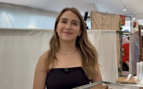 Daniela García de “Sweet Bites” lleva 6 años emprendiendo con repostería artesanal.