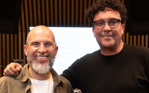 En su gira en el país, el artista ecuatoriano Sergio Sacoto lo acompañará. Recientemente hiceron juntos una nueva versión de 'Dicen'.