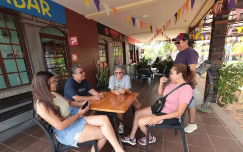 En la Terraza Gastronómica del Buijo Histórico funcionan varios restaurantes como Don Chuzo, Café Aloha y Camelot Games & Food. También El Rincón del Chileno, la cafetería Yukimo y Fruta Bar.