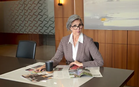 Miranda impone el blazer como la prenda protagonista, ya sea con prints, lentejuelas o apliques.