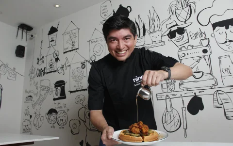 El ambiente instagrameable, la atención del chef y el sabor son parte de la experiencia.
