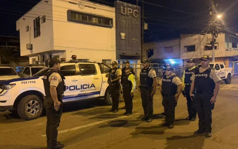 Ecuador inicia toque de queda nocturno este domingo en nueve provincias para frenar violencia criminal.