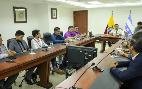 El ministro Jaime Bernabé se reunió con ocho directores provinciales de Salud.