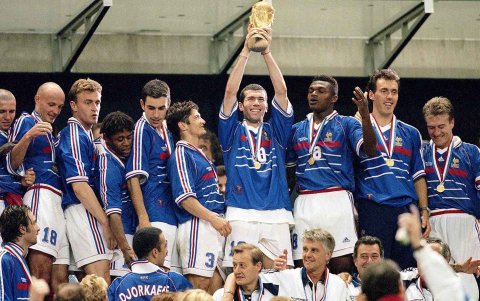 La figura de Zidane se agigantó tras dejar el título en Francia. Primer mundial con 32 selecciones.