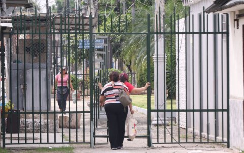 Varios de los vecindarios de las 14 etapas de la Alborada están fraccionados, por las rejas colocadas para tratar de aliviar el temor por la inseguridad ciudadana.