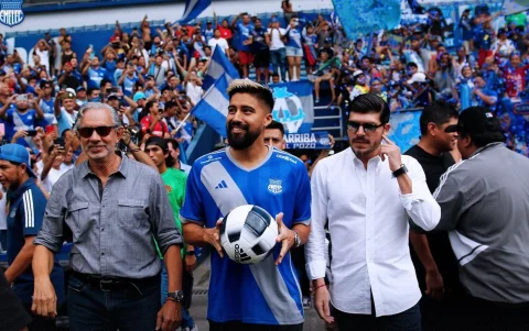 Cristhian Noboa (c) fue representado por Chalo Vargas (d) en su carrera profesional.