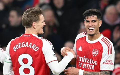 Hincapié tuvo minutos claves en la clasificación del Arsenal a la final.