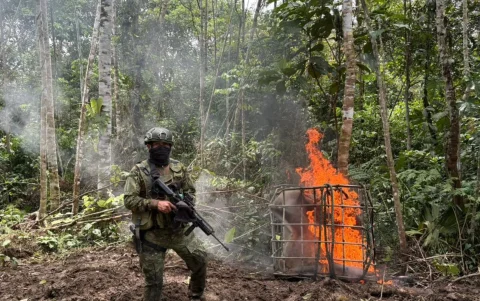 Militares destruyen excavadoras y diésel en San Luis y Sardinas por control ambiental