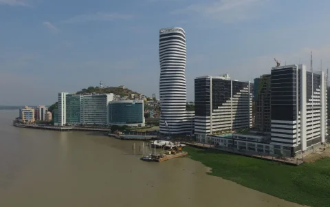 El Puerto Santa Ana es de las zonas más concurridas de Guayaquil.
