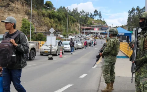 El gobierno de Ecuador baja la tasa de seguridad al 75.