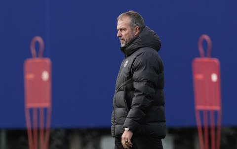 El entrenador del FC Barcelona, Hansi Flick, durante el entrenamiento en la Ciudad Deportiva Joan Gamper.
