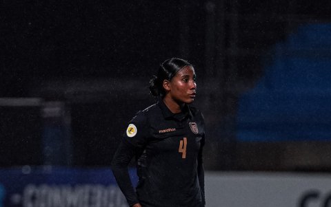 La número 4 de la Tri, Fernanda Silva, pieza clave en la zaga ecuatoriana del Sudamericano.