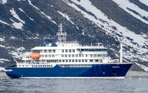 El crucero MV Hondius en el 2025