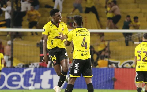 Álex Rangel junto a Gustavo Vallecilla de Barcelona.