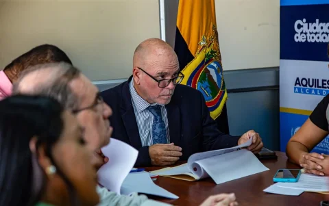 Arturo Escala preside la comisión.
