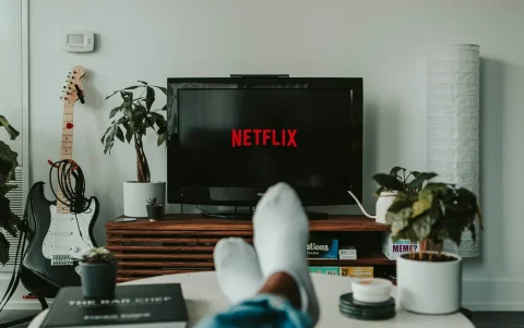 A pesar del avance tecnológico, la recomendación de un influencer o crítico de cine sigue teniendo un 40% más de peso en la decisión de consumo