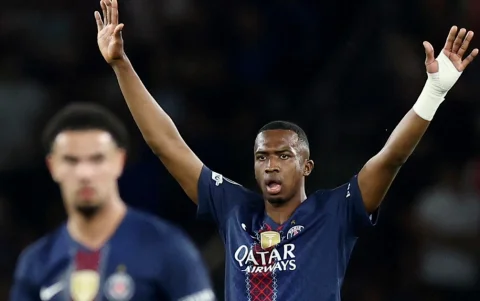 Willian Pacho se convirtió, en 2025 con el PSG, en el primer ecuatoriano en ganar la Champions League. .