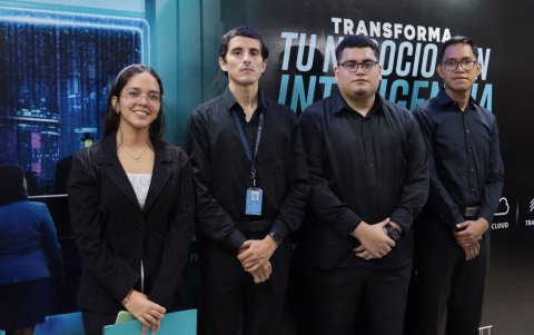 Estudiantes presentaron soluciones aplicables en tiempo real, desde monitoreo industrial atención hasta al cliente y conservación ambiental.