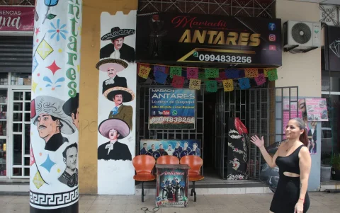Johanna Cazar forma parte del mariachi Antares.