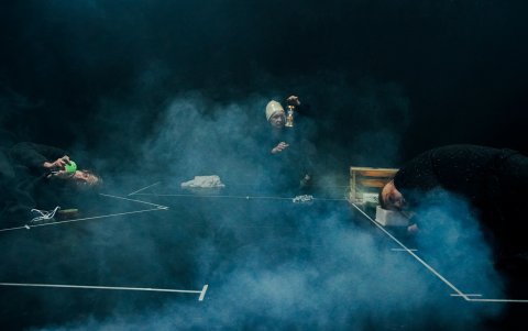 La obra surgió a partir de un acercamiento a la obra Final de partida, de Samuel Beckett.