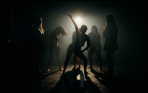 La puesta en escena contará con diez bailarinas sobre las tablas.