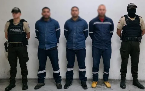Tres personas fueron detenidas en Tumbaco por presuntamente hacerse pasar por funcionarios de la EEQ.