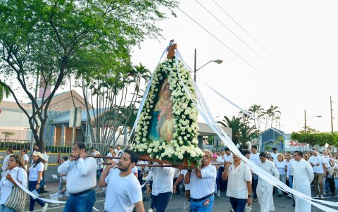 Miles de ciudadanos recorren las calles del norte de Guayaquil en la 48.ª peregrinación al Santuario de Schoenstatt.