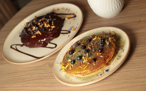Pancakes keto, toppings funcionales y postres sin azúcar forman parte de la propuesta foodie.