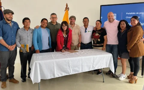 El Secretario de Ambiente, el administrador zonal y otras autoridades municipales mantivieron un encuentro en el Chocó Andino.