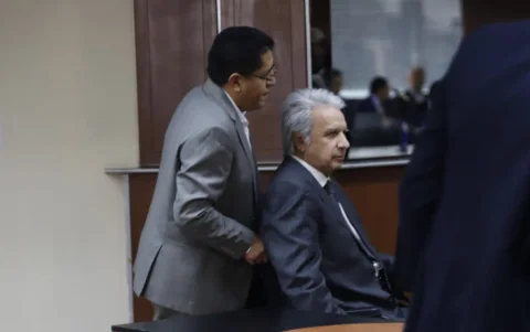 El expresidente Lenín Moreno y su esposa, Rocío González, asistieron al inicio del juicio.