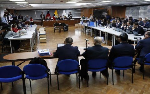 Fiscales, abogados y procesados ​​participaron en el inicio del juicio por presunto cohecho en Quito.