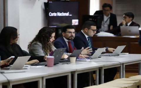 Equipo de Fiscalía encabezado por Leonardo Alarcón durante la diligencia judicial del caso Sinohydro.