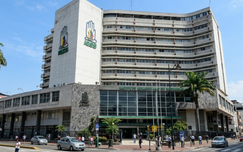 Referencial.El edificio del IESS, donde se calculan y administran las pensiones de jubilación en Ecuador.