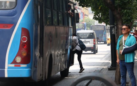 Usuarios. Colectivos sociales sostienen que primero debe mejorar la calidad del transporte antes de revisar la tarifa.