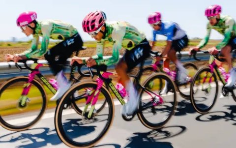 Chalequito Cepeda (c) es una de las cartas fuertes del EF Education-EasyPost.