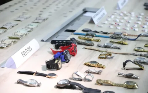 Los 30 relojes hallados en el inmueble forman parte de la investigación por presunto microtráfico en Guayaquil.