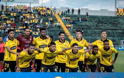 Jugadores de Barcelona previo al partido contra Insutec.