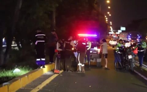 Indicios balísticos quedaron en la escena del crimen.