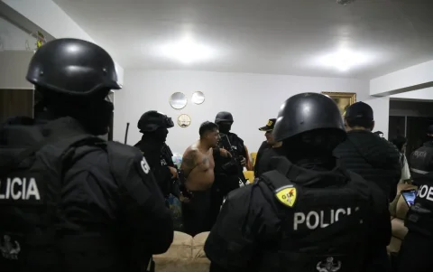 El estado de excepción en Ecuador ha sido una constante desde la toma armada de una canal de televisión y ha implicado la captura de cabecillas criminales.